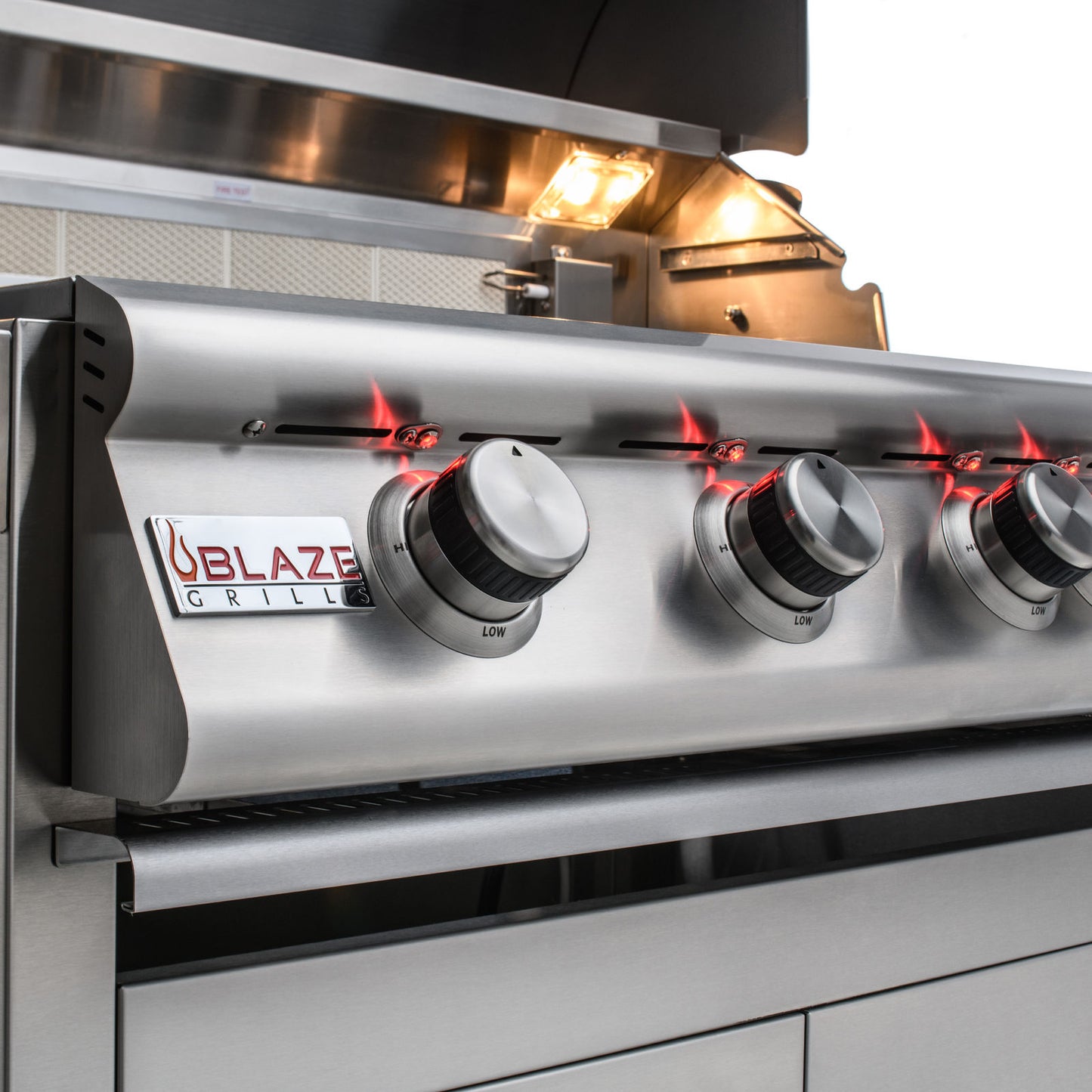 Blaze LTE 32 Inch 4-Burner Natural Gas Grill With Rear Burner and Lights