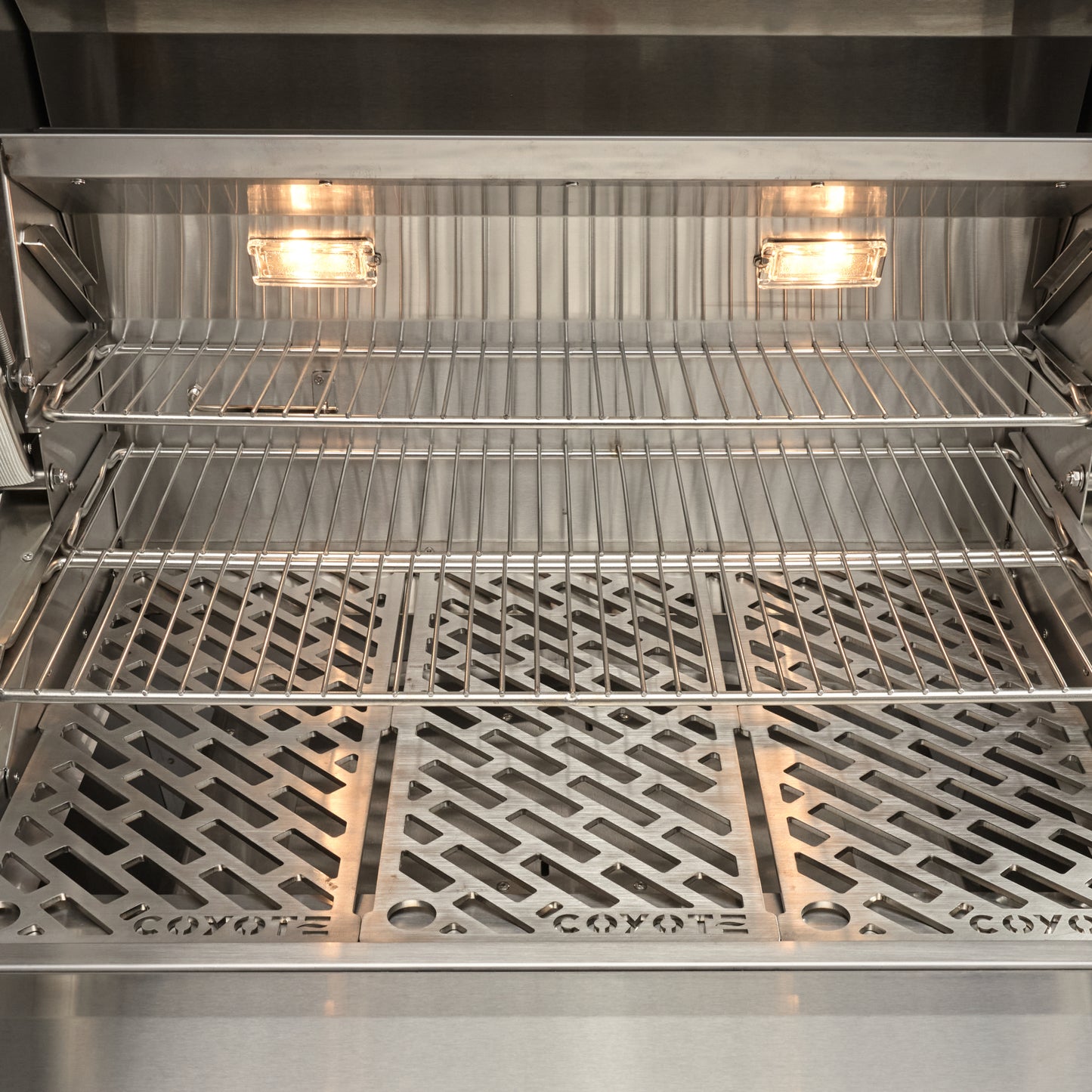 Coyote 28 Inch Freestanding Pellet Grill