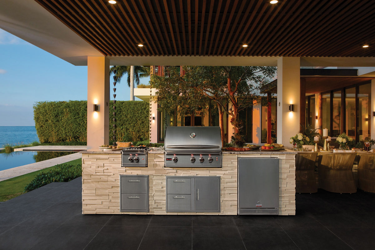 Double lined grill hood
